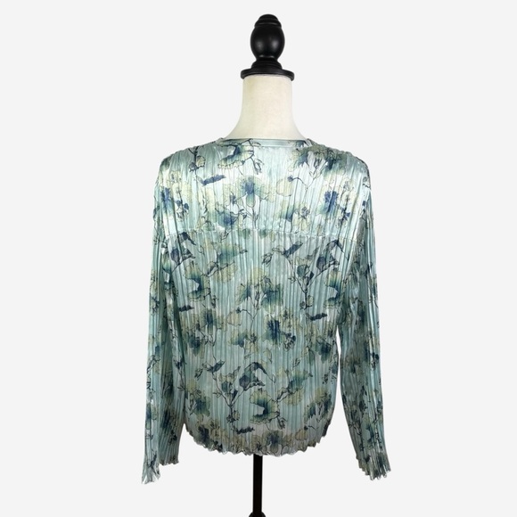 Vince Crushed Satin V Neck Blouse Size M Button Front Floral Pale Lagoon Pleated - Picture 3 of 12